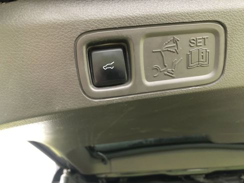 Used 2021 Ford Expedition Limited image 10