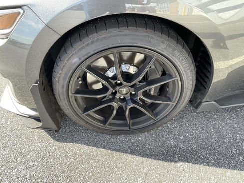 Used 2019 Ford Mustang Shelby GT350 w/ Technology Package RWD image 5