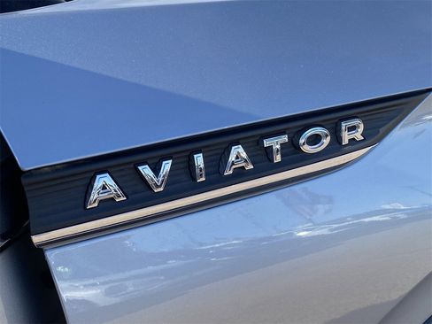 Certified 2023 Lincoln Aviator Reserve w/ Equipment Group 201A image 11