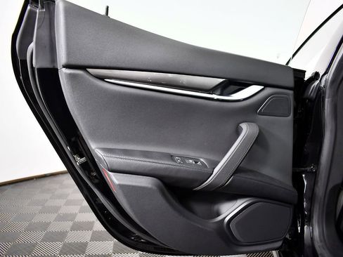 Used 2017 Maserati Ghibli image 37