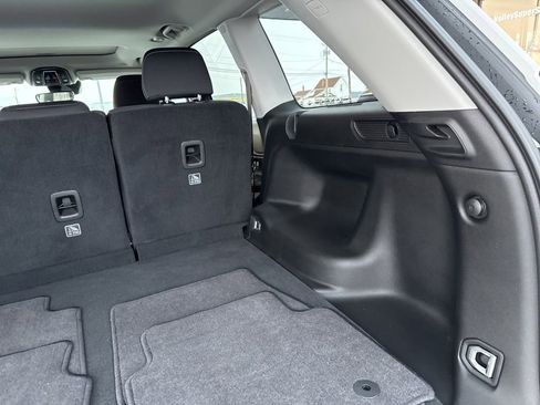 Used 2024 Jeep Grand Cherokee Laredo X image 39