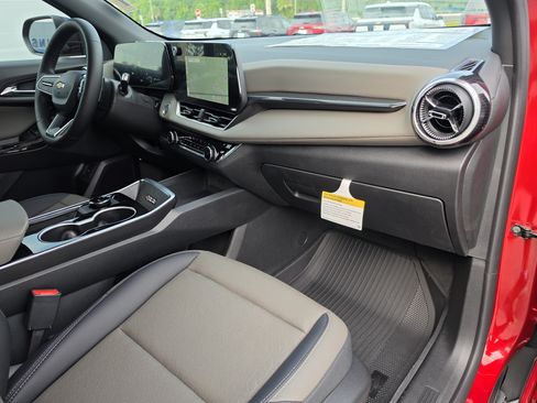 New 2026 Chevrolet Equinox LT w/ Convenience Package II FWD image 17