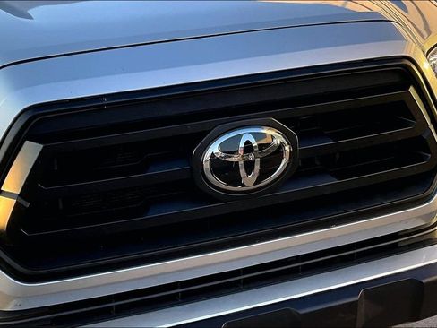 Used 2022 Toyota Tacoma SR AWD/4WD image 39