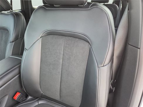 New 2025 Jeep Grand Cherokee Altitude image 20