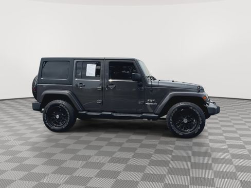 Used 2017 Jeep Wrangler Unlimited Sahara w/ Connectivity Group AWD/4WD image 2