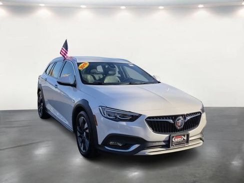 Used 2018 Buick Regal Essence w/ Driver Confidence Package #1 image 1