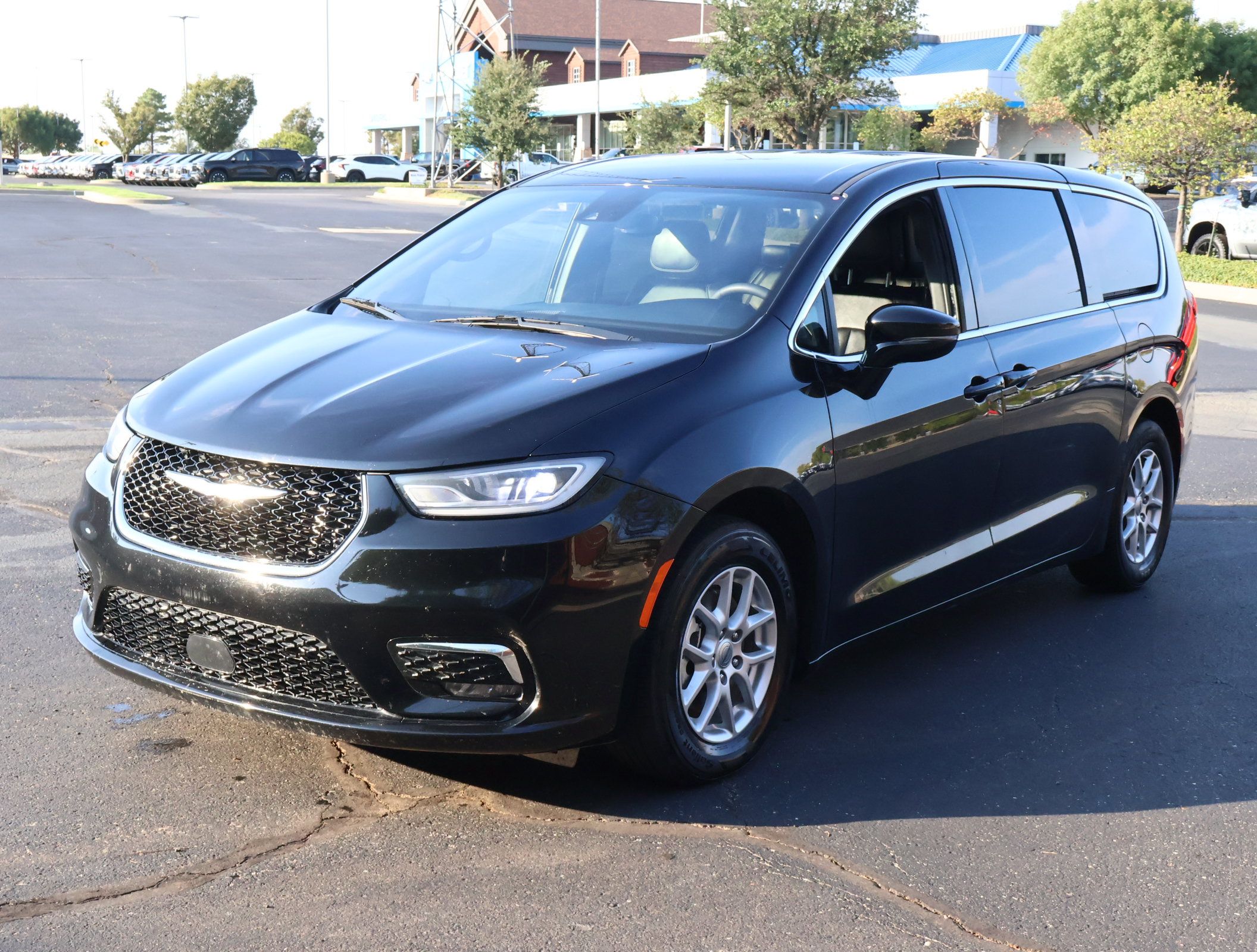 Used 2025 Chrysler Pacifica Select FWD image 33