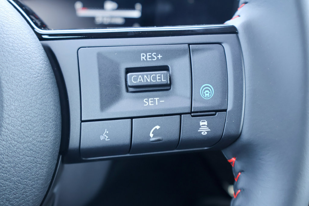 New 2026 Nissan Kicks SR w/ Cold Weather Package AWD/4WD image 11