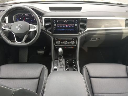 Used 2023 Volkswagen Atlas SE w/ Black Wheel Package image 14