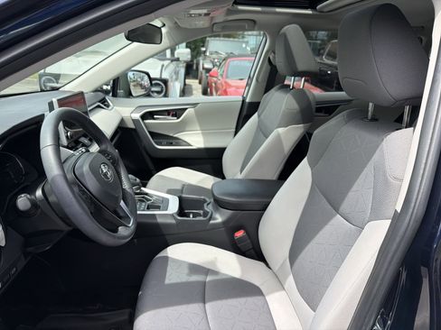 Used 2025 Toyota RAV4 XLE w/ Convenience Package AWD/4WD image 9