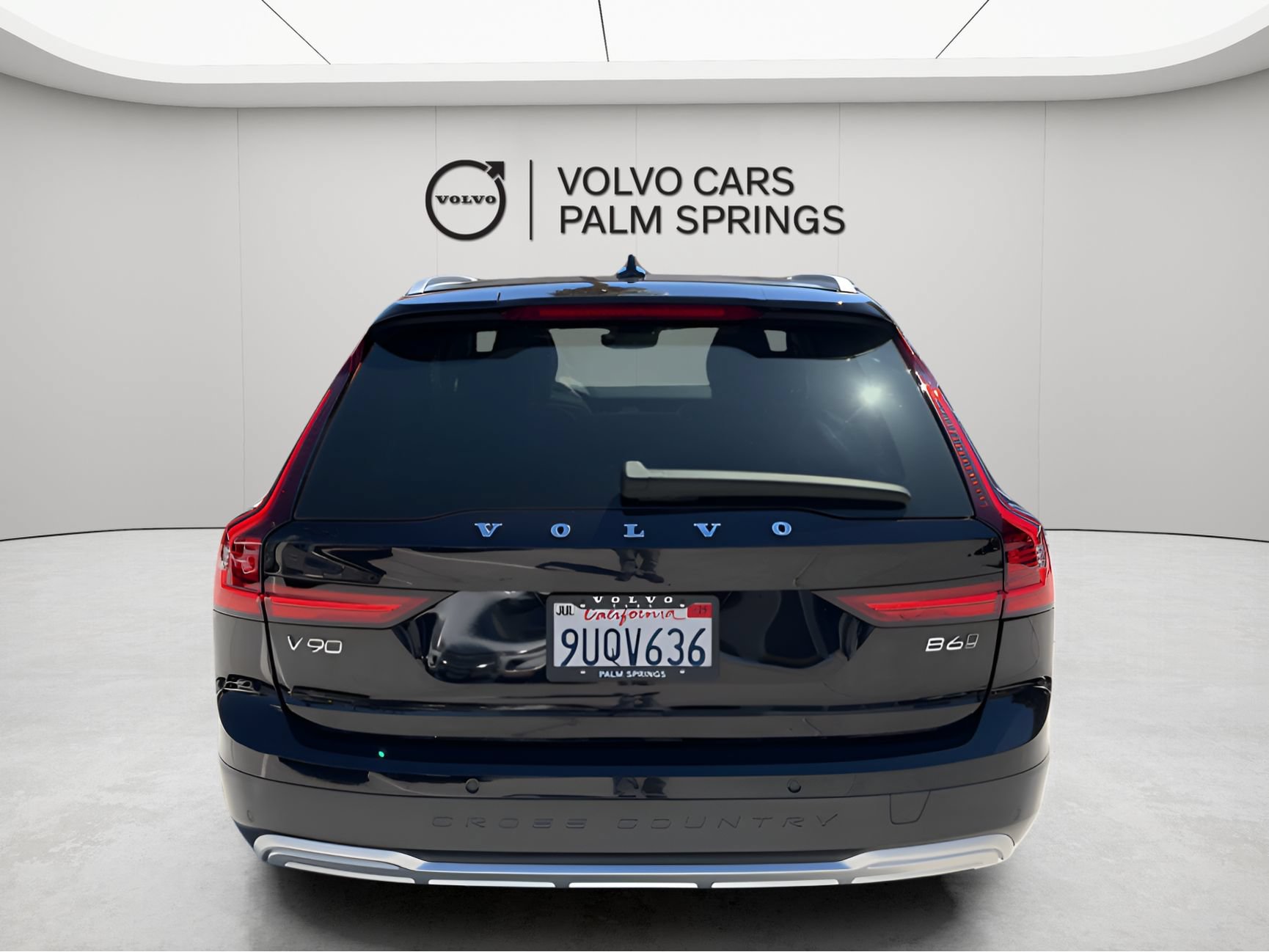 Used 2025 Volvo V90 B6 Cross Country Plus AWD/4WD image 5