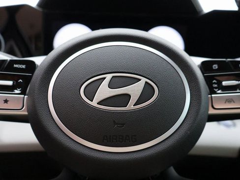 New 2025 Hyundai Elantra Limited image 28