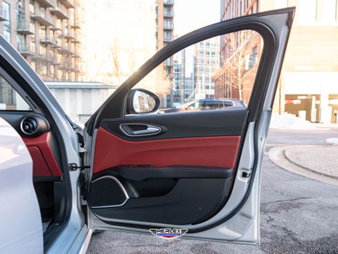 Used 2020 Alfa Romeo Giulia w/ Quick Order Package 22K Sport image 44