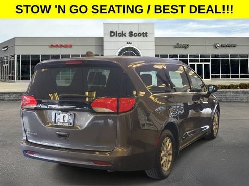 Used 2023 Chrysler Voyager LX FWD image 5