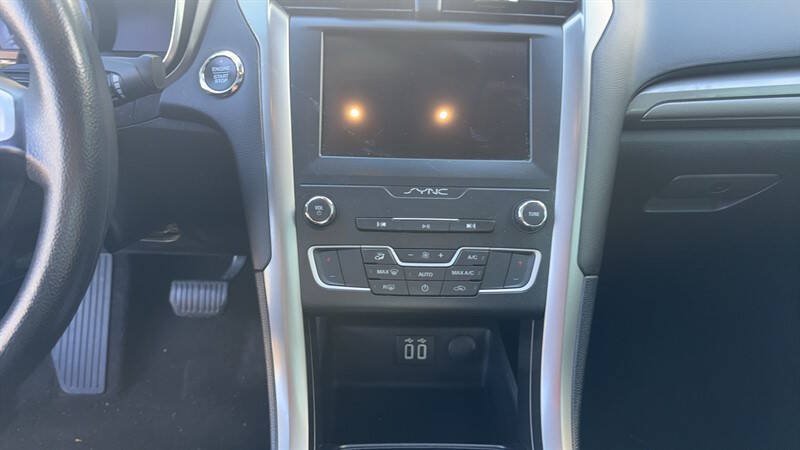 Used 2019 Ford Fusion SE FWD image 17