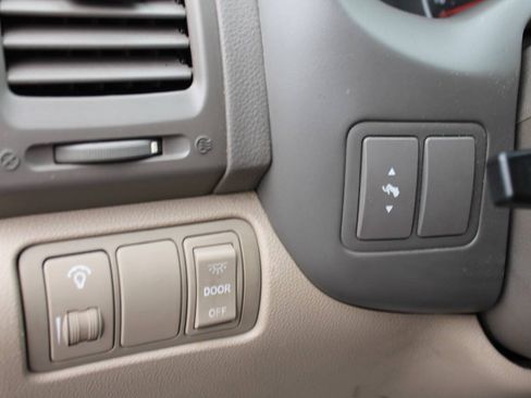 Used 2012 Kia Sedona EX w/ Luxury Pkg FWD image 33