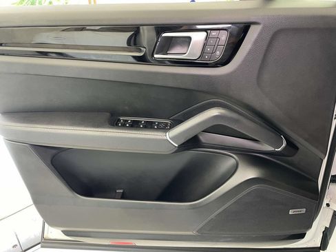 Certified 2023 Porsche Cayenne AWD/4WD image 34