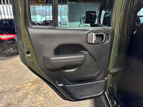 Used 2024 Jeep Wrangler Willys image 17