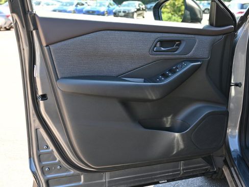 Used 2023 Nissan Rogue S FWD image 17