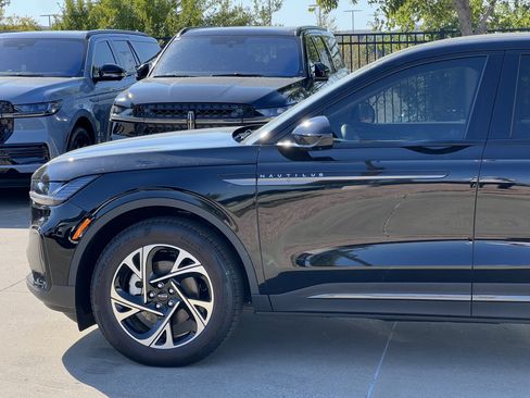 New 2025 Lincoln Nautilus Premier w/ Equipment Group 102A image 5