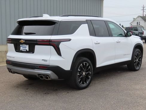 Used 2025 Chevrolet Traverse LT w/ Sun and Wheel Package AWD/4WD image 3