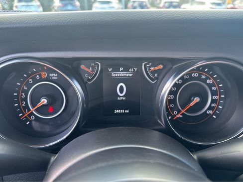 Used 2022 Jeep Gladiator Sport AWD/4WD image 3