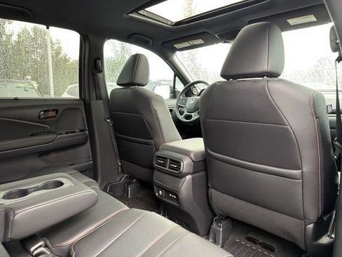 Used 2025 Honda Passport TrailSport image 18