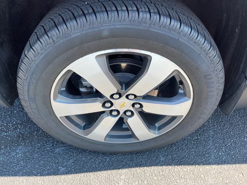 Used 2019 Chevrolet Traverse LT w/ LT Premium Package AWD/4WD image 11