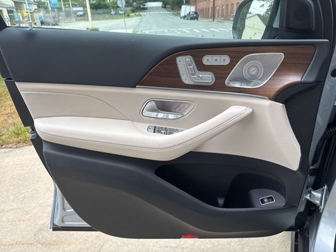 Certified 2025 Mercedes-Benz GLS 450 4MATIC image 16