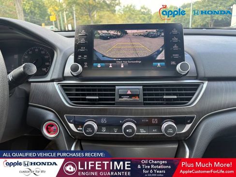 Used 2018 Honda Accord EX image 9