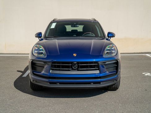 Certified 2026 Porsche Macan AWD/4WD image 6