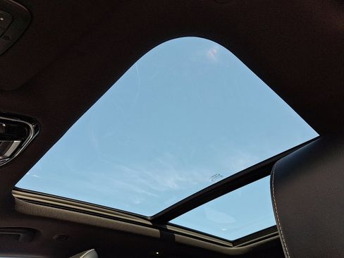 Used 2023 Jeep Grand Cherokee Overland w/ Luxury Tech Group IV image 15