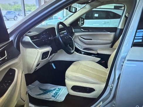 Used 2021 Jeep Grand Cherokee L Limited RWD image 4