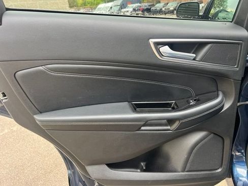 Used 2017 Ford Edge Titanium w/ Equipment Group 301A AWD/4WD image 18