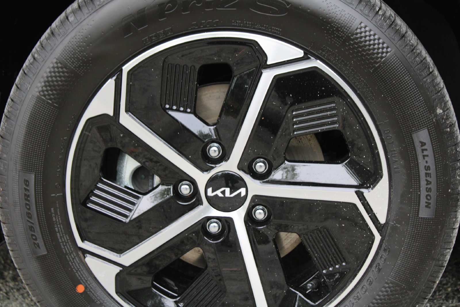New 2026 Kia Niro EX FWD image 17