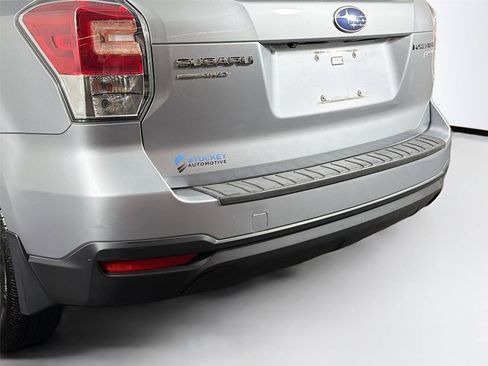 Used 2017 Subaru Forester 2.5i Premium AWD/4WD image 37