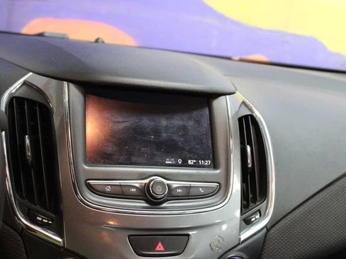 Used 2019 Chevrolet Cruze LT FWD image 19