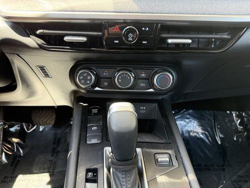 Used 2025 Nissan Kicks SV FWD image 19