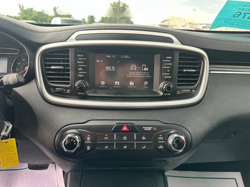 Used 2020 Kia Sorento LX FWD image 16