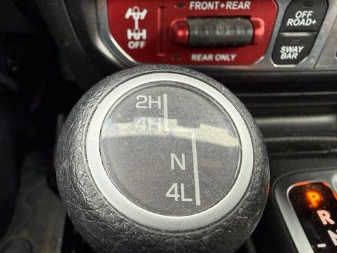 Used 2022 Jeep Wrangler Unlimited Rubicon w/ LED Lighting Group AWD/4WD image 23