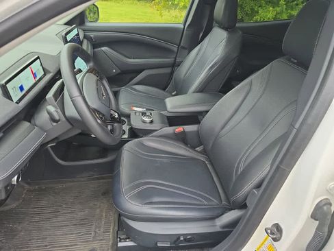 Used 2021 Ford Mustang Mach-E Premium image 14