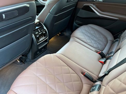 Certified 2024 BMW X7 xDrive40i w/ Premium Package image 15