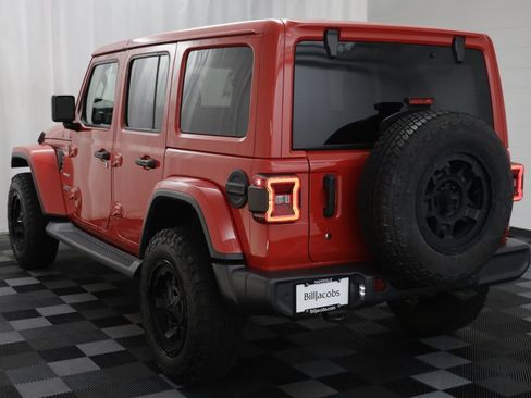 Used 2018 Jeep Wrangler Unlimited Sahara AWD/4WD image 15