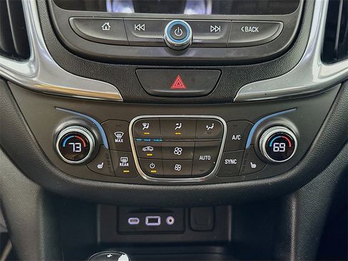 Used 2019 Chevrolet Equinox LT w/ Sun & Navigation Package image 16