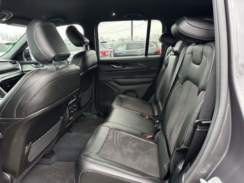 Used 2023 Jeep Grand Cherokee Altitude image 7