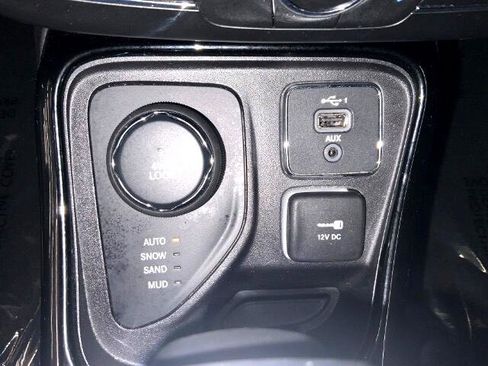 Used 2021 Jeep Compass Limited image 17