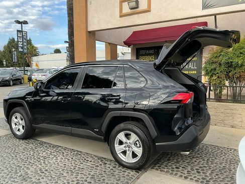 Used 2021 Toyota RAV4 LE AWD/4WD image 12