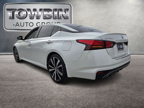 Used 2021 Nissan Altima 2.5 SR w/ SR Premium Package image 6