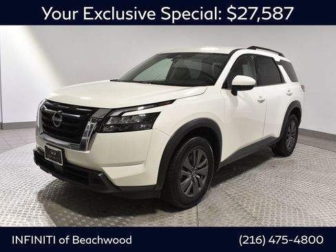 Used 2023 Nissan Pathfinder SV image 1
