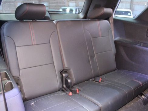 Used 2023 Chevrolet Traverse RS image 16